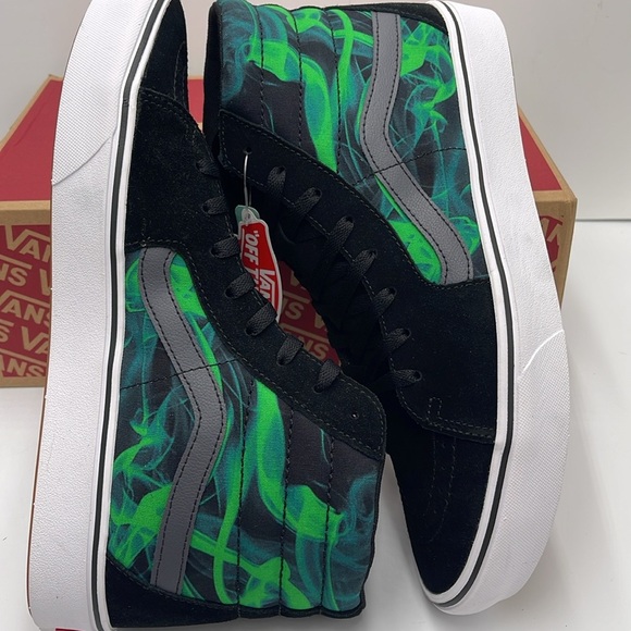 Vans Men’s Comfycush Sk8-After Dark Black/Green
VN0A7TNOYJ7
Sneakers - Picture 13 of 16
